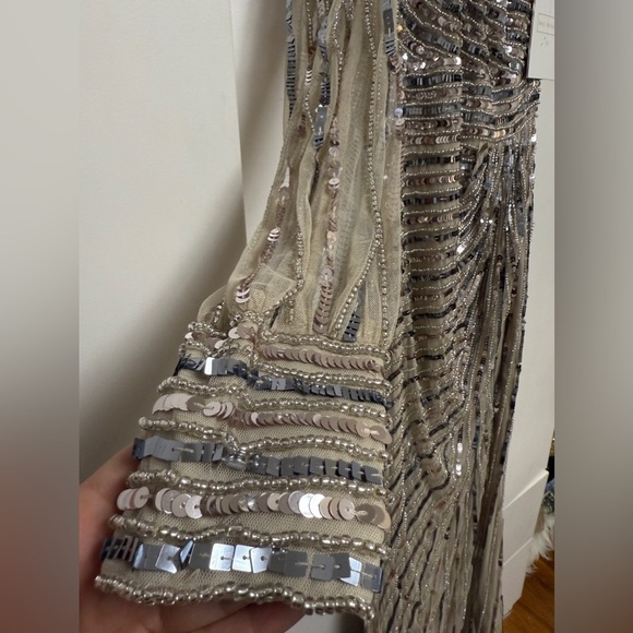 NWT | Mac Duggal 10793 Platinum Asymmetrical Shoulder Sequin Gown Size 2 - Picture 7 of 16